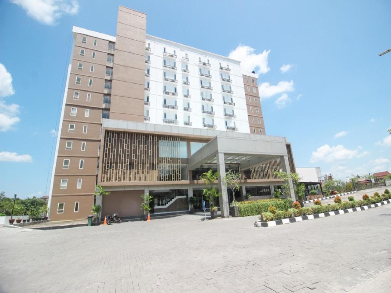 Reddoorz Apartment @ Malioboro City Adisucipto Maguwo エクステリア 写真
